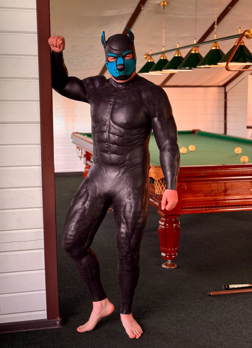 Who needs the gym when you’ve got <a href="/Smitizen/">SMITIZEN</a>? 😅💪
This full muscle suit (top &amp; bottom) is insane!
#MlatexM #MuscleSuit #Smitizen
smitizen.com/?ref=mlatexm