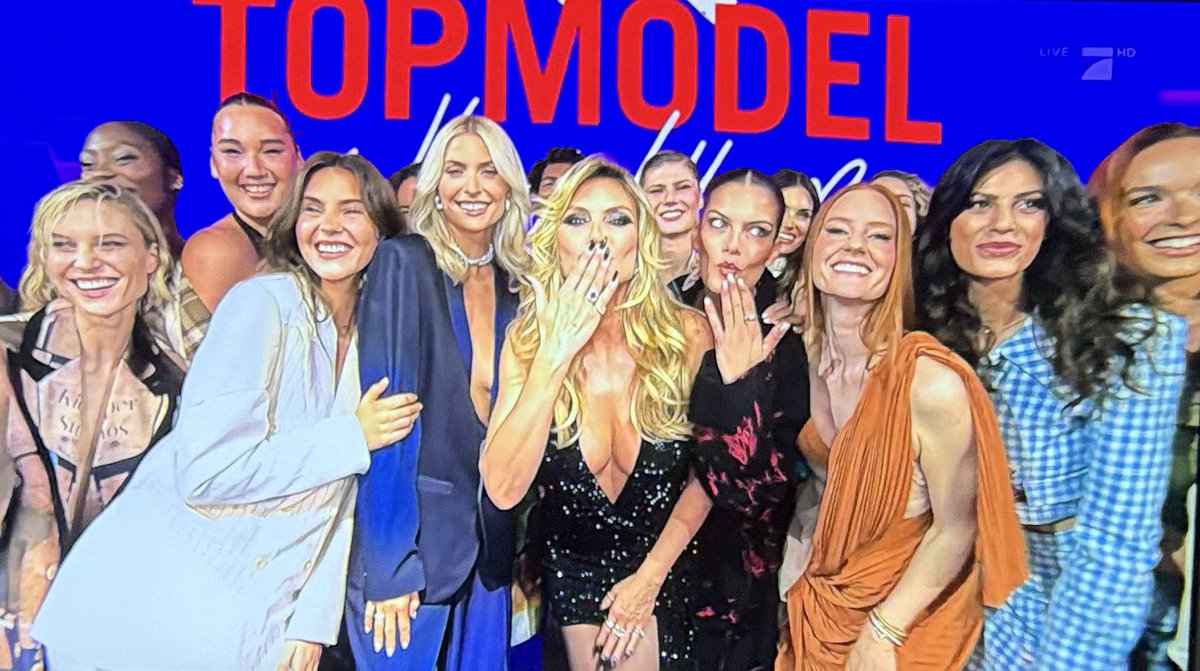 TheRealJudger's tweet photo. Typisches Fotobox-Bild jedes Abibals… #gntm https://t.co/4jV4ZuFoHG