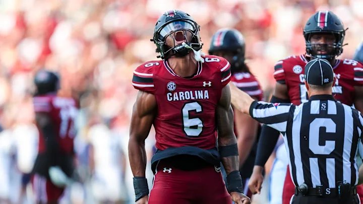 MajorGreen71's tweet image. after a great camp and @SamSerbay showing me around i am blessed to receive my first SEC offer #AGTG🙏🏾 @HaleMcGranahan @WillVapreps