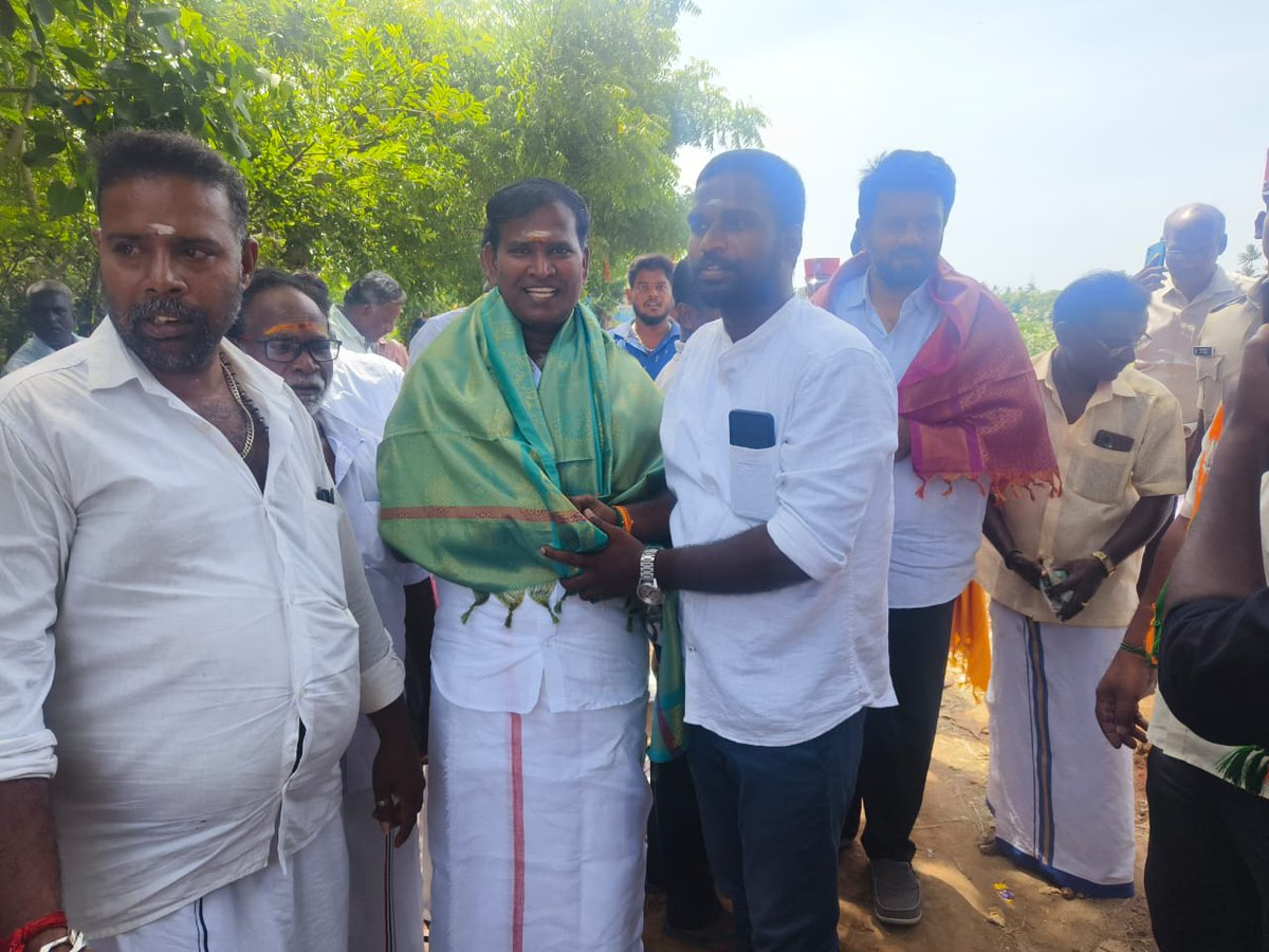 AKSaiJSaravanan's tweet photo. எனது ஆதிதிராவிடர் நலத்துறையின் மூலம் பாகூர் தொகுதிக்குட்பட்ட பல்வேறு பகுதிகளில் ரூ.88 லட்சம் மதிப்பீட்டில் புதிய சாலை அமைப்பதற்கான பணிக்கு பூமி பூஜை நடைபெற்றது, இதில் தொகுதியின் சட்டமன்ற உறுப்பினர் திரு.செந்தில்குமார் மற்றும் அதிகாரிகளுடன் கலந்து கொண்டேன்.@pib_MoSJE https://t.co/LhU42ShJw0