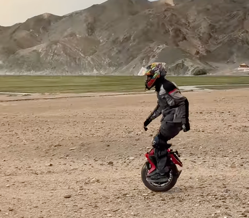 inyerself's tweet image. Go Off-Roading With the KingSong S22 Pro Plus Electric Unicycle 
l8r.it/ElIr #electricvehicles #electricunicycle #outdoors #inyerself #ebikes #technology #innovation #trending #ThankfulThursday #ThinkPositiveThursday #ThoughtfulThursday #ThursdayVibes #ThursdayThought