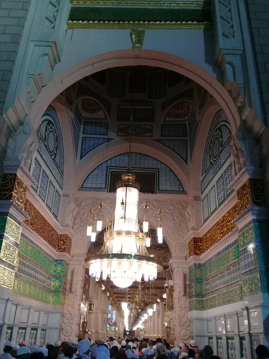 إنَّ البـخيلَ هـو الذي
يأبى الصلاةَ على الإمامْ

فلتـكثروا من ذِكـرِهِ
صلوا عليهِ مع السلامْ

فـاللهُ صلى قـبلكم
وكذا الملائكةُ الكرام

صلوا على الحبيب، ليلتكم تطيب.
اللهم صل وسلم وبارك عليه دائما أبدا.

#الجمعة