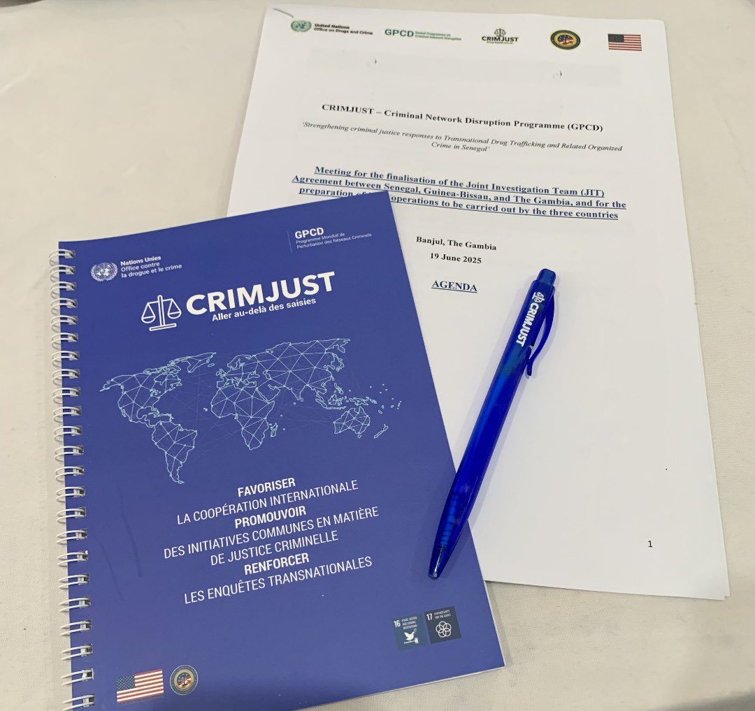 CRIMJUST_UNODC's tweet image. In the face of criminal networks, cooperation is not a choice but an obligation!
📍Banjul GPCD-CRIMJUST🇺🇳, with @StateINL support, convened a pre-ops meeting with OCRTIS 🇸🇳, DLEAG 🇬🇲 & Guinea-Bissau’s Judicial Police 🇬🇼 to plan joint investigations against drug trafficking💊.