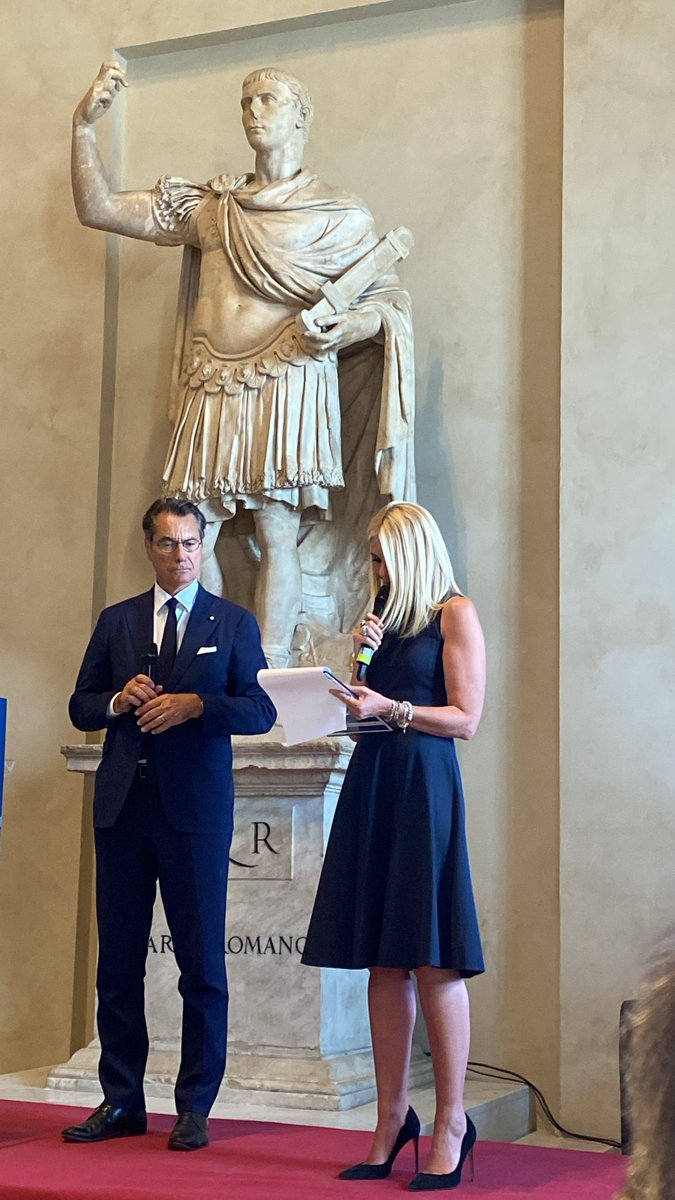 Roberto Sommella (@sommellaroberto) on Twitter photo È stato un onore ricevere il Premio un Giglio per la Pace e la Libertà di stampa nella sala Giulio Cesare del #Campidoglio. Ringrazio l'Ordine dei Giornalisti del Lazio, il Comune di Roma, Ecampus e la Giuria. I premi passano la voglia di pace e informazione resta <a href="/MilanoFinanza/">MilanoFinanza</a> È stato un onore ricevere il Premio un Giglio per la Pace e la Libertà di stampa nella sala Giulio Cesare del #Campidoglio. Ringrazio l'Ordine dei Giornalisti del Lazio, il Comune di Roma, Ecampus e la Giuria. I premi passano la voglia di pace e informazione resta <a href="/MilanoFinanza/">MilanoFinanza</a>