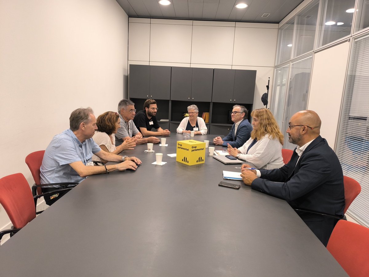 ERC Granollers (@ercgranollers) on Twitter photo La <a href="/NuriaMaynou/">Núria Maynou i Hernández</a> i l'<a href="/EnricGisbert/">Enric Gisbert 🎗</a> han visitat el Parlament amb membres d'<a href="/IntegracioRonda/">Integració Ronda Sud</a> per explicar al GP <a href="/Esquerra_ERC/">Esquerra Republicana</a> la situació de l'espai i exposar alternatives per a aquesta problemàtica que #Granollers té. Ens hi han rebut <a href="/jmjovellado/">Josep M. Jové Lladó</a>, <a href="/lluisallop/">Lluïsa Llop 🎗</a> i <a href="/asalvadof/">Albert Salvadó Fernàndez</a> La <a href="/NuriaMaynou/">Núria Maynou i Hernández</a> i l'<a href="/EnricGisbert/">Enric Gisbert 🎗</a> han visitat el Parlament amb membres d'<a href="/IntegracioRonda/">Integració Ronda Sud</a> per explicar al GP <a href="/Esquerra_ERC/">Esquerra Republicana</a> la situació de l'espai i exposar alternatives per a aquesta problemàtica que #Granollers té. Ens hi han rebut <a href="/jmjovellado/">Josep M. Jové Lladó</a>, <a href="/lluisallop/">Lluïsa Llop 🎗</a> i <a href="/asalvadof/">Albert Salvadó Fernàndez</a>
