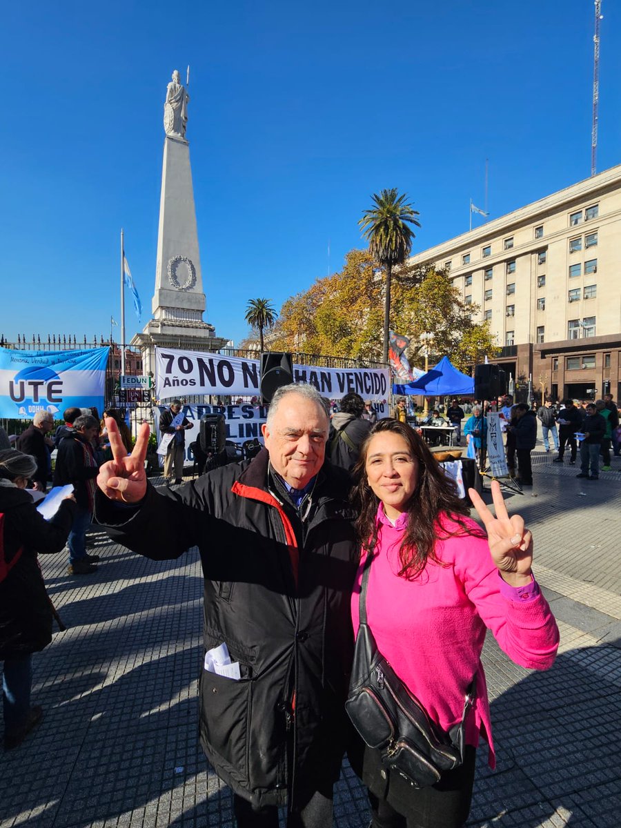 A 70 AÑOS DE LA MASACRE DE PLAZA DE MAYO ¡NO NOS HAN VENCIDO!

Estuvimos presentes en Plaza de Mayo junto a la Multisectorial por la Memoria Histórica, honrando la memoria de las más de 300 víctimas del nefasto bombardeo a la Plaza de Mayo con el objetivo de derrocar al gobierno