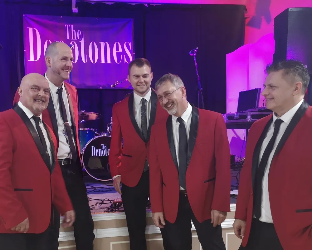 Prepare to shake it, rattle it or gin and tonic it as we welcome back the Denotones and their 60s Experience from the biggest artists of the era, including, #thebeatles #frankievalli #TheSearchers #thehollies #royorbison #thedrifters and more.
thameplayers.co.uk/events/the-den… #livemusic