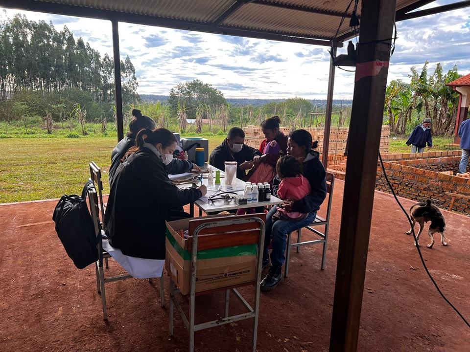 🩺 | En Alto Paraná: comunidad indígena Puerto Giménez recibe atención extramural

La jornada permitió acercar los servicios de salud esenciales a pobladores de zonas más alejadas de la USF Península de Presidente Franco.

➕ℹ️ goo.su/we3Or