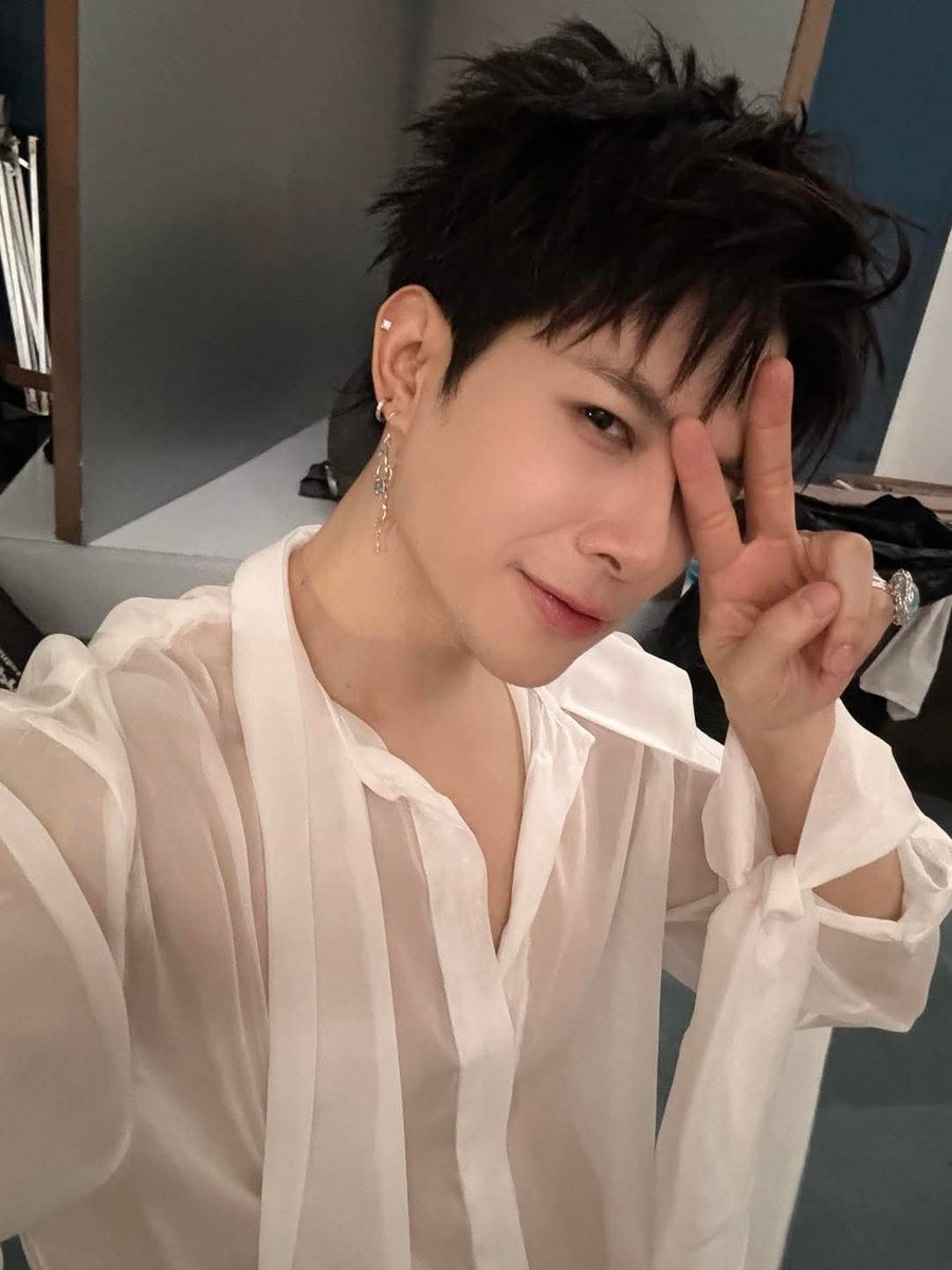 teamatus310's tweet photo. Best selfie of the year ✨🪽
#Atus #AnhTuAtus @AnhtuAtus 
#selfies #idol https://t.co/SYTAMhVCYT