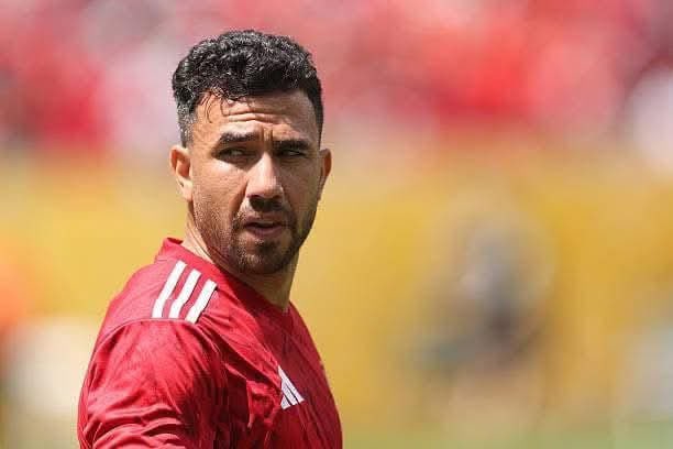 #أقسم بالله أنا ما عارف انت عايز ايه وبتعمل ايه 
ترزيحيه بعد الهجوم اللي حصل عليه .خايف ياخد اي قرار .. واغلب قرراته غلط حتي كلاعب فردي خايف يروح واحد علي واحد .تحسه فاقد الثقة فنفسه .. اتمني يكسفني ويرد فالملعب باداء افضل من كده .. عشان ترزيحيه ده فرقه لوحده بس لو فايق وفيومه 🤝