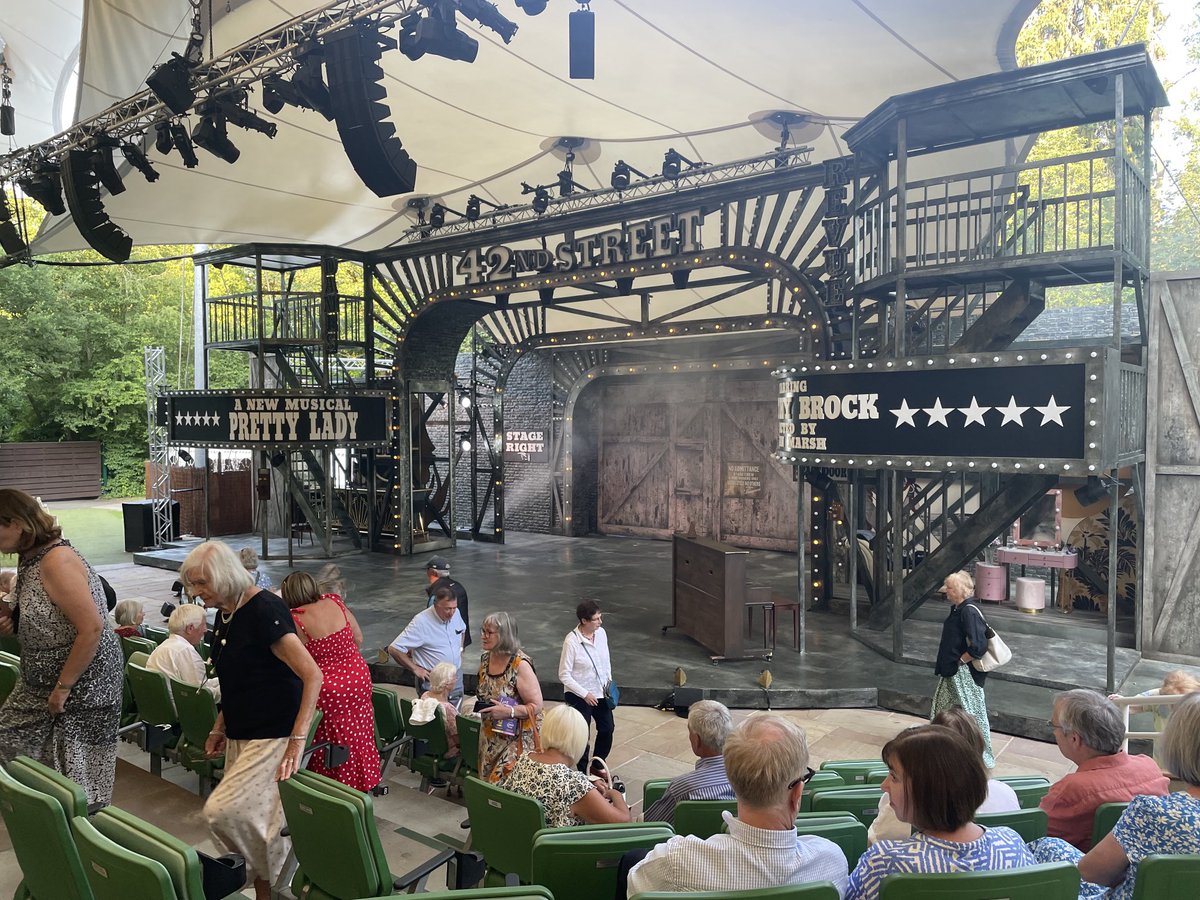 Perfect evening weather for 42nd Street at Kilworth House Theatre 😀