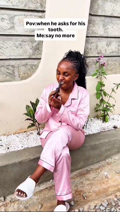 PorTmoreDailyRe's tweet photo. Wuehh Huyo Ex girlfriend wa Mulamwah anaitwa Ruth K ni mambo mbaya walai..yani ameamua kung'oa izo Meno aliekewa na kupeana wamrudishie..naisha bana fear hawa madem ukiwapea attention kidogo apa online. Video below ๐งต#ruthk #sakaja #kremlin https://t.co/7vgmAq9J1n