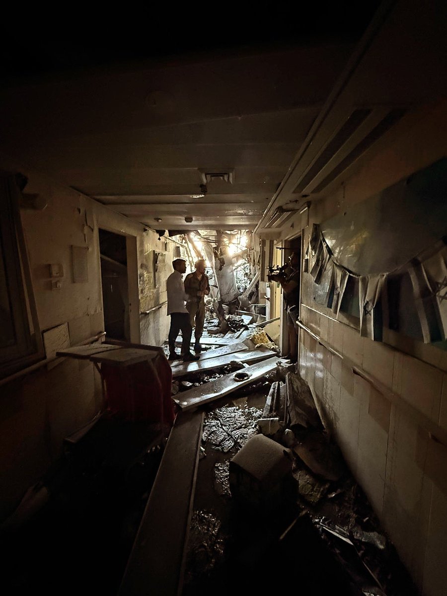 Javier Negre (@javiernegre10) on Twitter photo Acabo de salir del hospital del terror en Beer Sheva donde hemos grabado cómo han dejado los terroristas iraníes el hospital. Buscaban una masacre civil. Fue un milagro que no hubiese muertos pues ahí había ingresados. Me acompañó el portavoz del ejército israelí <a href="/CapitanKaplan/">Roni Kaplan</a> Acabo de salir del hospital del terror en Beer Sheva donde hemos grabado cómo han dejado los terroristas iraníes el hospital. Buscaban una masacre civil. Fue un milagro que no hubiese muertos pues ahí había ingresados. Me acompañó el portavoz del ejército israelí <a href="/CapitanKaplan/">Roni Kaplan</a>