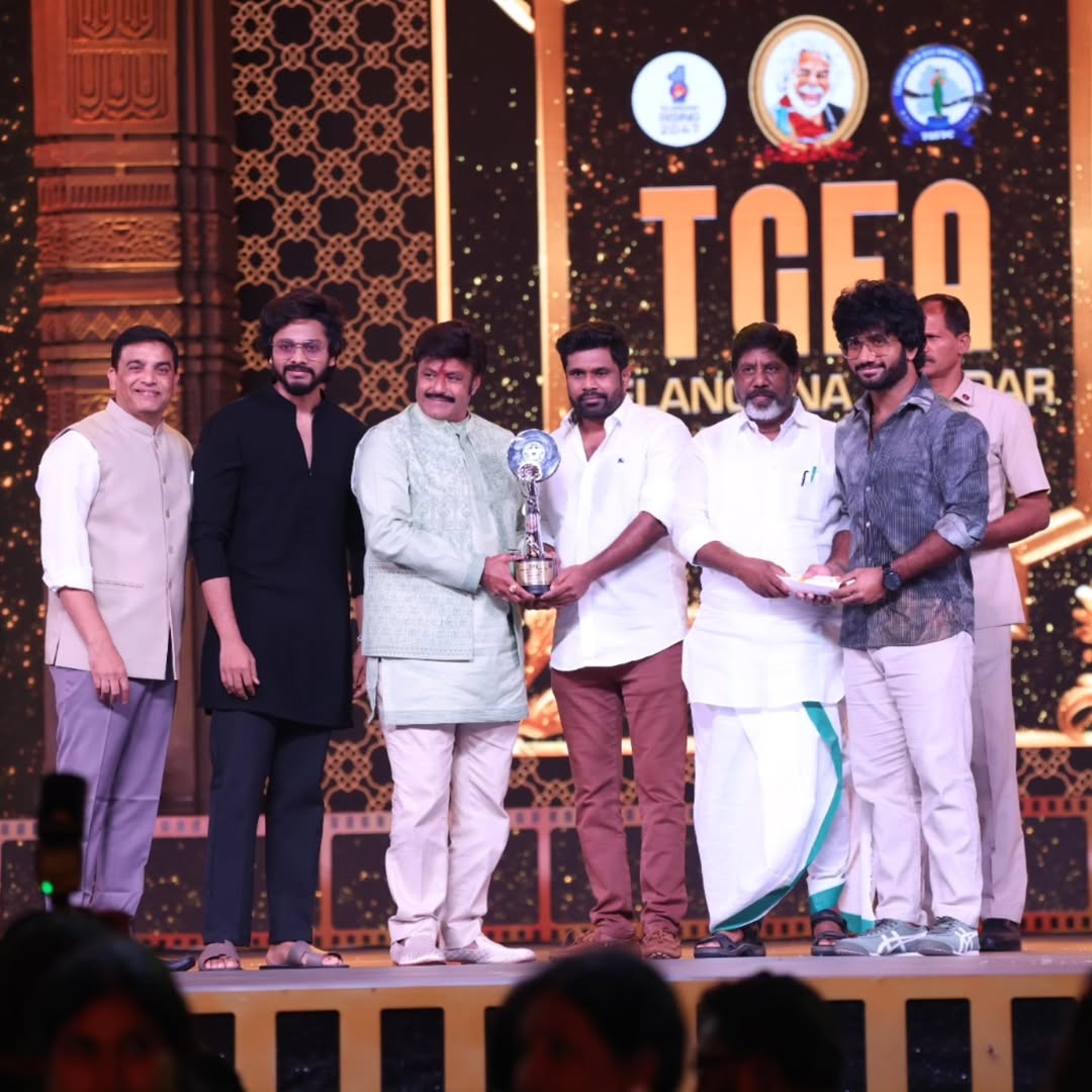 tgfaoffl's tweet photo. Deputy CM Bhatti Vikramarka, TGFDC Chairman Dil Raju, and Sri Nandamuri Balakrishna presented Team HanuMan with the 2023 DVITHIYA UTHAMA CHITRAM Award  for a divine cinematic marvel! 

 @Niran_Reddy @PrasanthVarma @tejasajja123

@Bhatti_Mallu 
@TGFDCorp #DilRaju @TelanganaCMO https://t.co/xPgZDZim3q