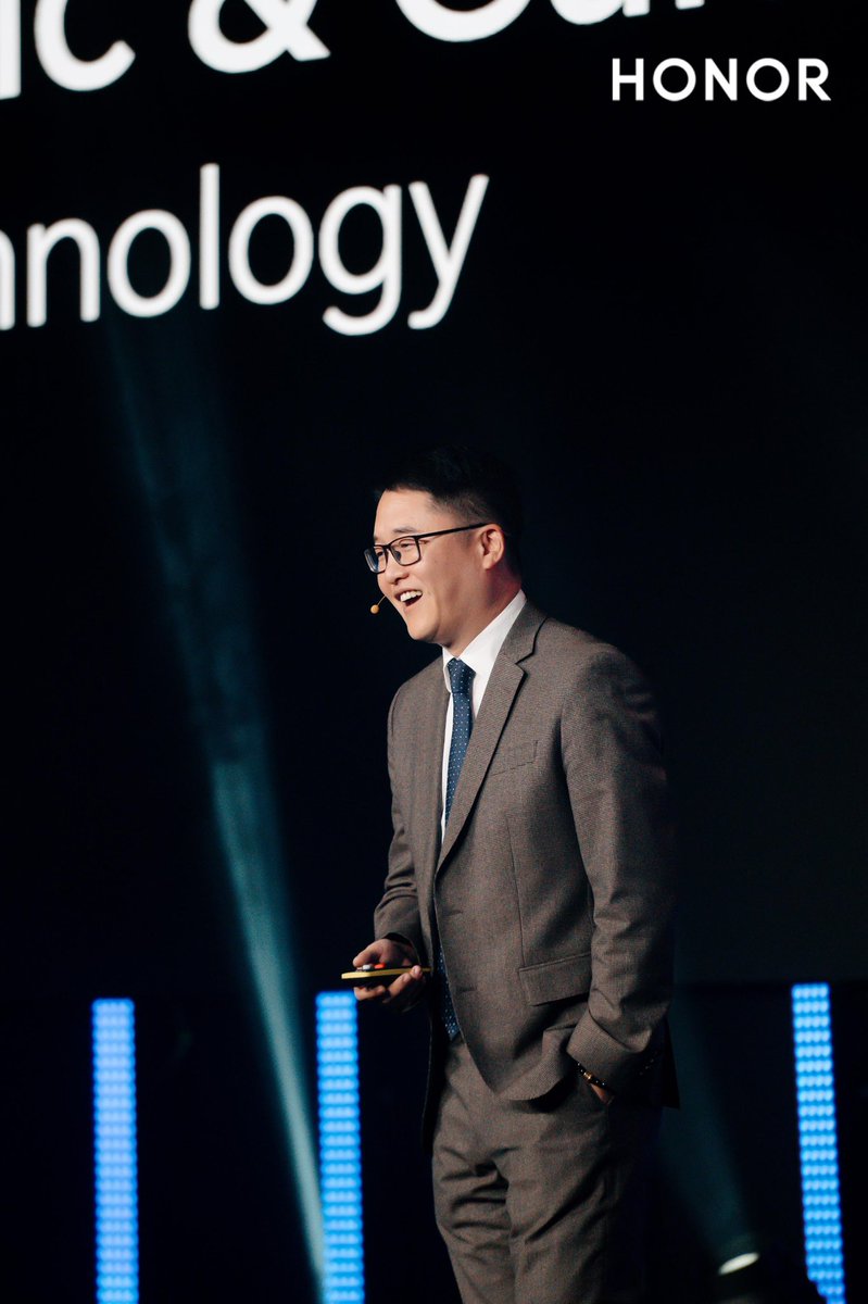 Reigning Supreme 🏆📱⌚️

Top 2 Market Share in South Africa 

#HONOR400SeriesLaunch