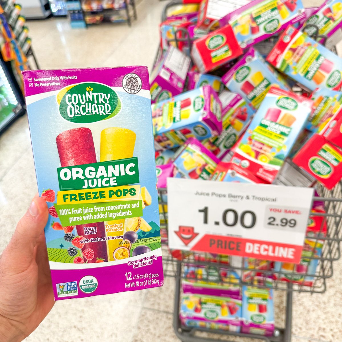 HVCrossroads's tweet photo. 🚨Price Decline🚨

Get ready, Waterloo! This weekend is going to be blazing hot!🥵 

Stock up and stay cool with Country Orchard Organic Juice Freeze pops😋. On sale while supplies last at $1.00 a box! Normally $3.99!!! https://t.co/MFW5wnkkej