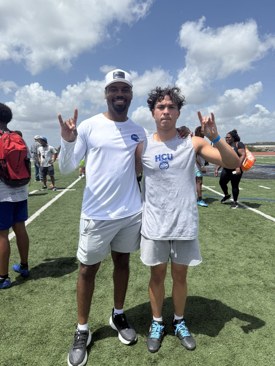 XavierSmith008's tweet image. Had a great camp this morning with @HCUFootball. Glad I got to add to my bag with the help of @CoachAWin and @HCUCoachBachtel. @coachesalas @CoachCardenas1 @PRYDE_210 @gmoneyg102489 @iam_alinedouard @2MGE_ @MikeM_Scout @_RL_Martin @BDammone @JGonzalesJr10 @sixstarfootball