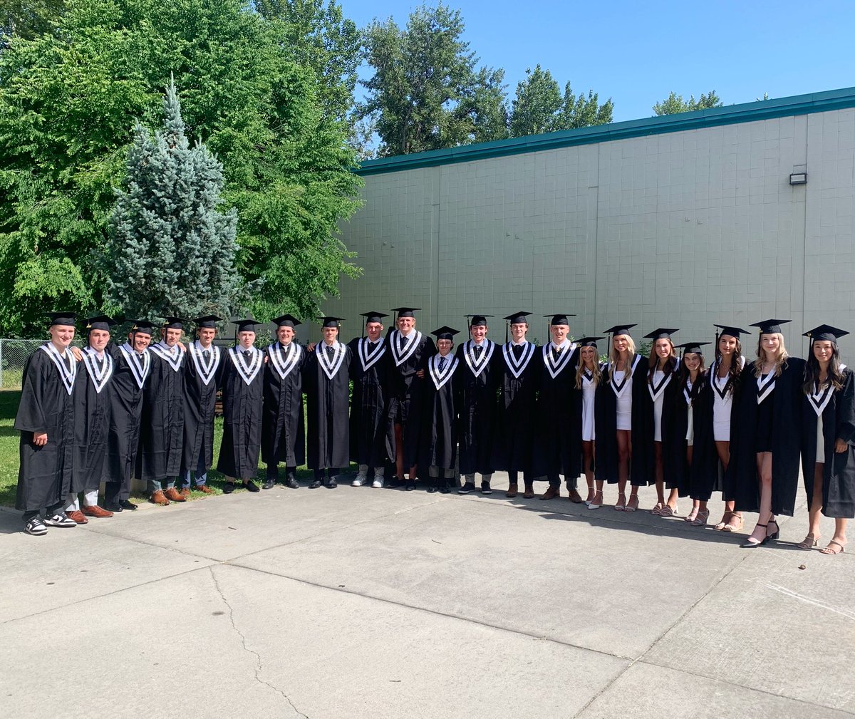 Congratulations to all of our RINK Hockey Academy Kelowna Class of 2025 high school grads! 🎓 Your hard work on and off the ice has paid off - we’re so proud of all of your accomplishments! Here is to the next chapter ➡️