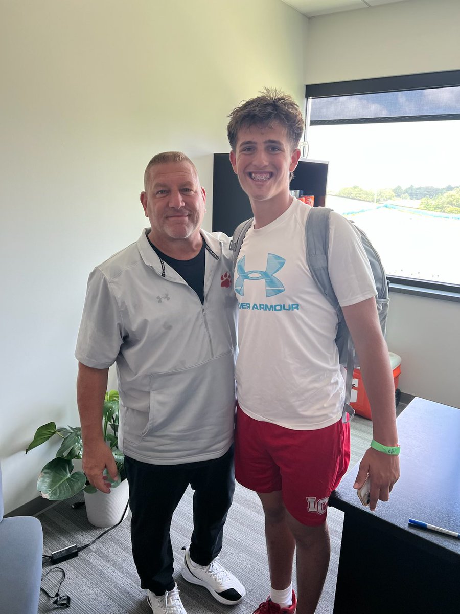 GunnarGuardiola's tweet image. Thank you @CoachPhilLongo and @CoachKadum for the the amazing camp! Grateful for the opportunity to come out here and compete!
@LCHSFOOTBALL