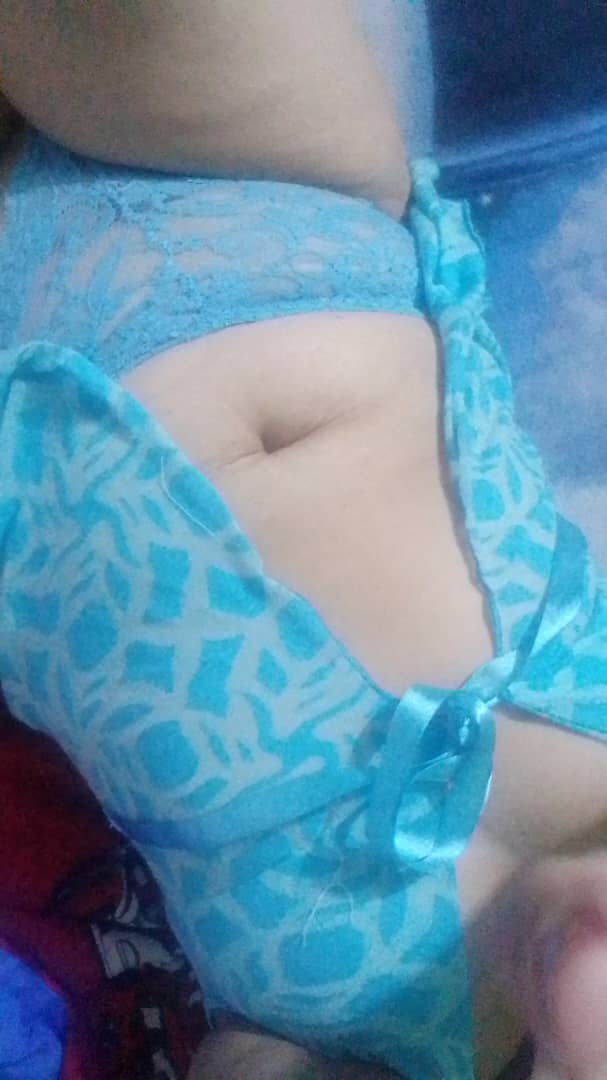 Mí amiguita anda caliente con ganas de fuego. 
Escribeme al DM para su contacto .