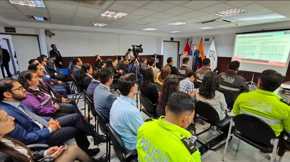 El Dr. Edwin Regalado, Presidente de <a href="/AEMAJazuay/">AZUAY AEMAJ</a>, participó en la Rendición de Cuentas 2024 de <a href="/AzuayCJ/">Azuay CJ</a>, evento encabezado por el Dr. Ernesto Robalino, Director Provincial.
