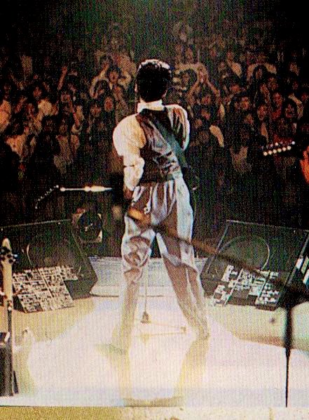 lazulin502's tweet photo. #BillboardClassics
#玉置浩二
#ODE_TO_JOY
#日本武道館
武道館は何度か
ライブで入ったことあった
でもいつも
スタンド席だから
特に思わなかったけど
初めてア���ーナで
中央に近い席から見たら
To meライブビデオで
見てた景色が浮かんできて
あそこであーしてたなって
つい重ねてしまってた https://t.co/p5uDdc8oy5