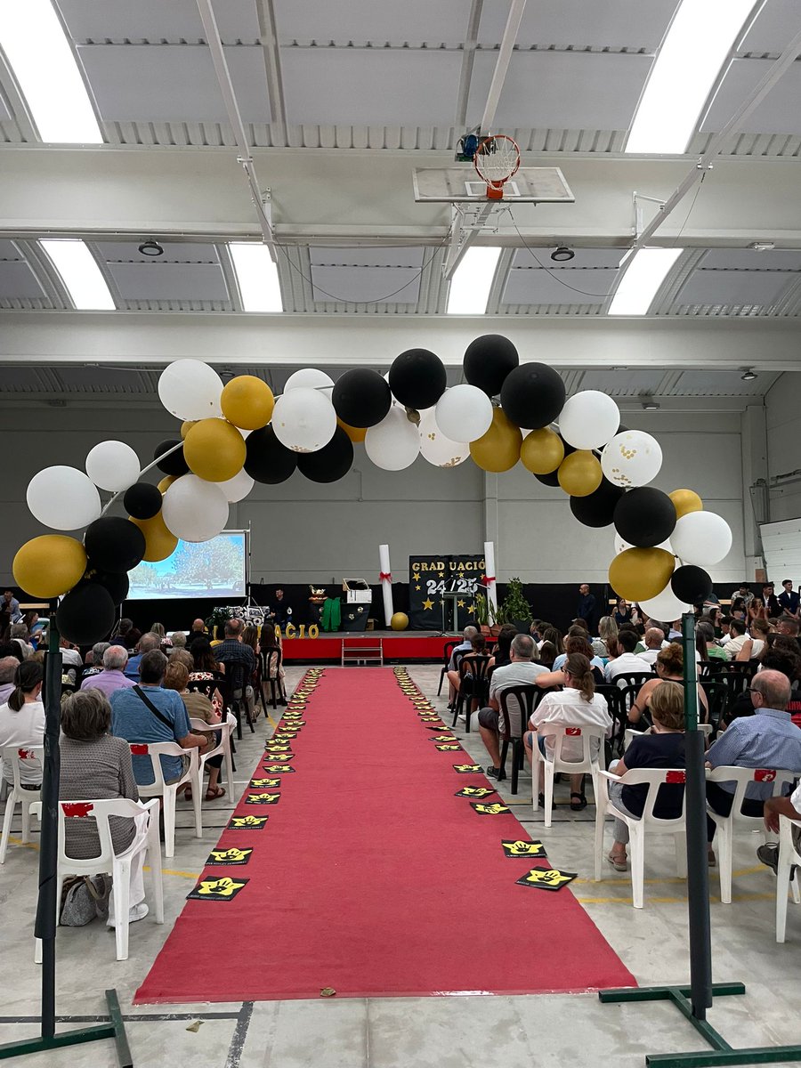 <a href="/JessEMD1/">Jesús EMD</a> <a href="/cintaespuny/">Cinta</a> <a href="/xavipomada/">Xavi Pomada Ortiz</a> <a href="/mserr386/">Mònica Serra</a> <a href="/movaso83/">Mònica Vallés Sogues</a> 🎓 Seguim de festa… Ara, vivint la graduació de 4t d’ESO!
Una tarda plena d’emocions, records i mirades cap al futur.