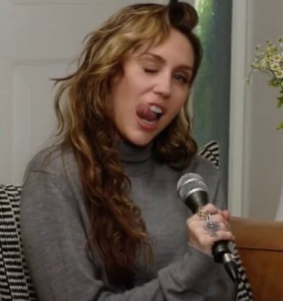 miley is so cute 😭