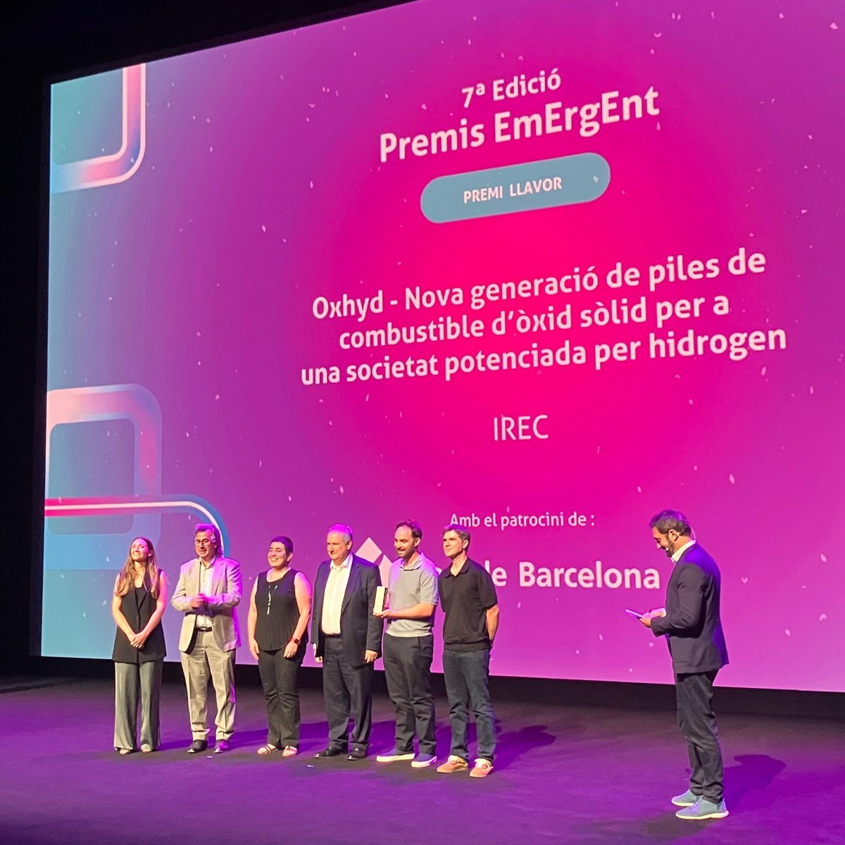 IREC_Energia's tweet image. 🏆Avui, @IREC_Energia rep un dels #PremisEmErgEnt, categoria #Llavor, pel projecte #Oxhyd - Nova generació de piles de combustible d’òxid sòlid per a una societat potenciada per hidrogen, en la 12a Nit de l&apos;Eficiència celebrada al @teatrenacional.

#IRECawards #CEEC #NITEE2025