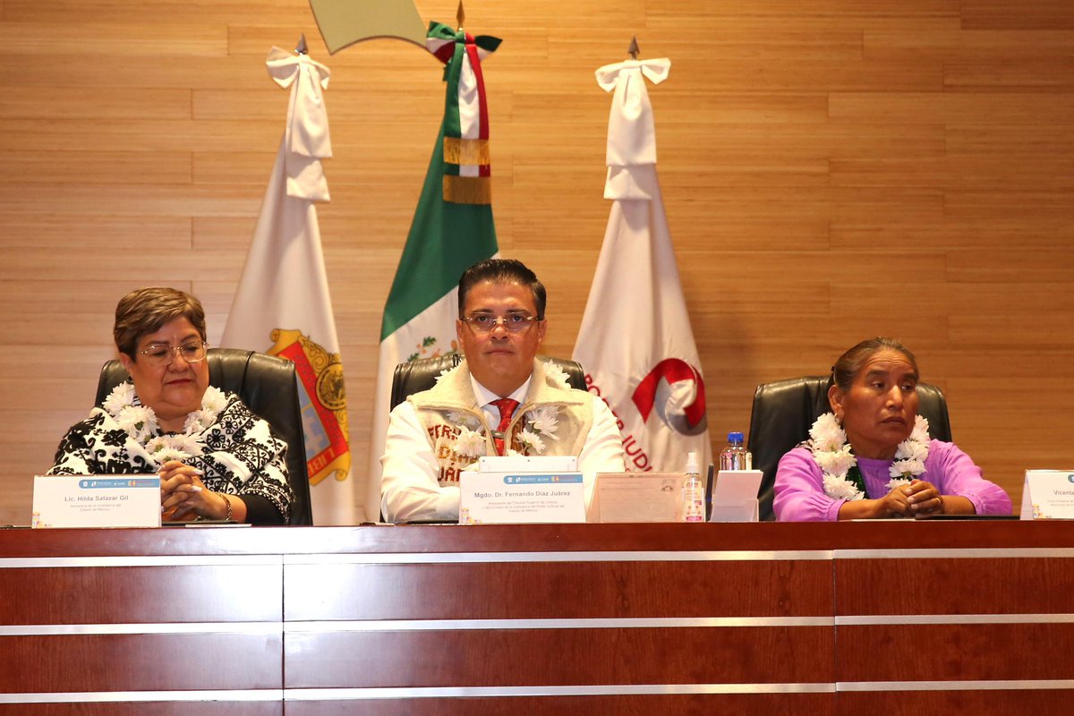 Reafirmamos nuestro compromiso con una justicia abierta, intercultural, cercana, incluyente y respetuosa, que reconoce las lenguas, costumbres y sistemas normativos propios de los pueblos indígenas y comunidades afrodescendientes del Estado de México.

En el Salón de Plenos