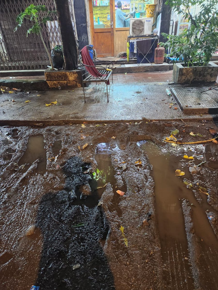 todaysvoice24nz's tweet photo. 🛤️🦟 #IncompleteWork - Stone touching #footpath not fixed, Water collects resulting in #Mosquitobreeding 

❗Location- Outside Royal Heritage Bldg, Opp. Baba Seekh, #YariRoad
.
.
.
#BMC
#IsraelTerroristState #t5m3 #Beckysangels #IranUnderAttack #IsraelIranConflict #Iran #الهلال https://t.co/l4kZOOLTNv