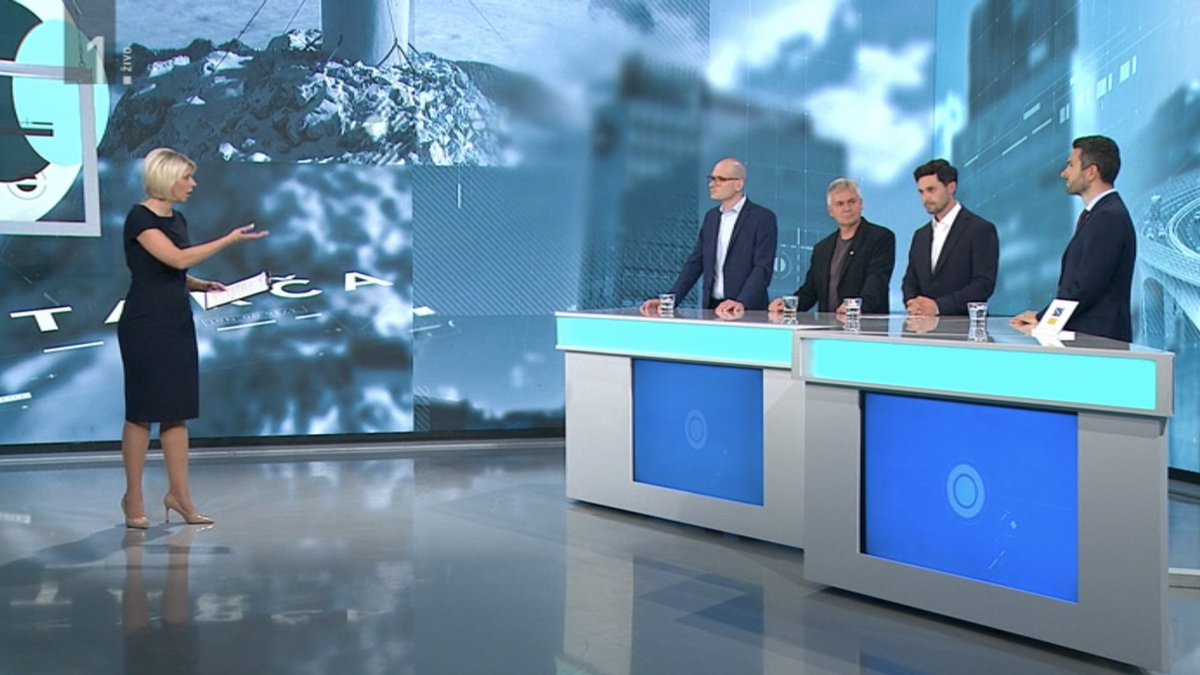 📍Pri obrambnih izdatkih spremljamo dva obraza slovenske vlade, eden za domačo, drugi za mednarodno javnost. 

📍Dejstvo pa je, da je slovenska zaveza Natu v prihodnjih 5-7 letih izdatke povečati na 5 % BDP. In jasno je določeno, koliko mora iti za dvojno rabo in koliko za
