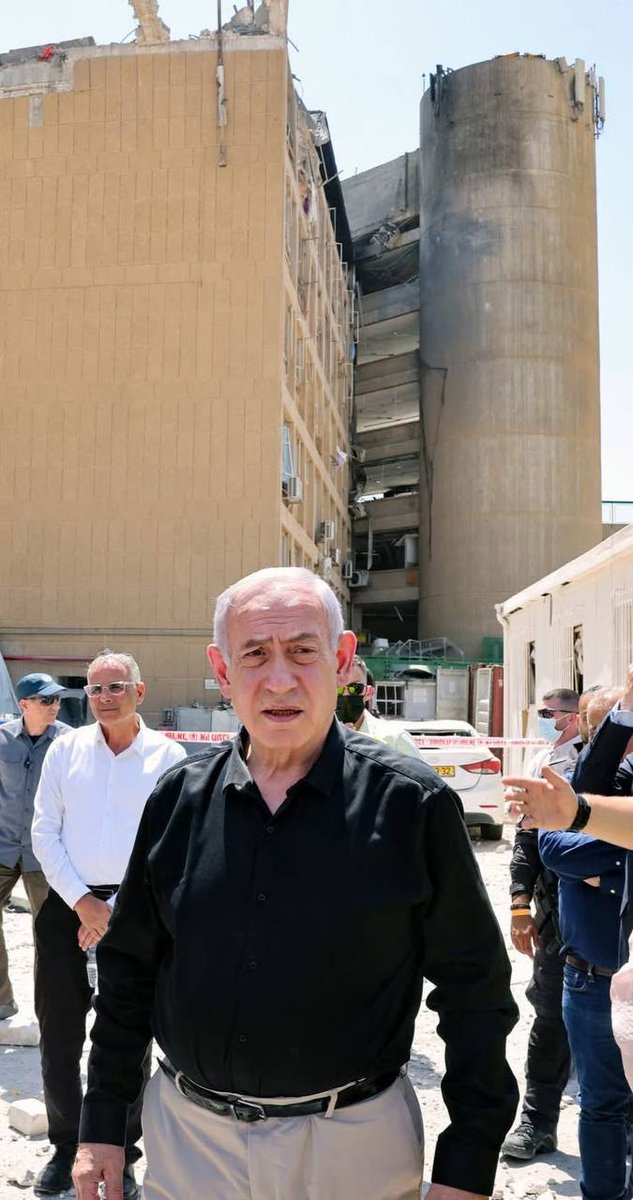 🤩 TODO UN POEMA!! 🤩

Lo que no pudisteis ver debido al bloqueo informativo impuesto por el régimen sion. 

Ahora podéis verlo claramente dibujado en el rostro de criminal de guerra Netanyahu.