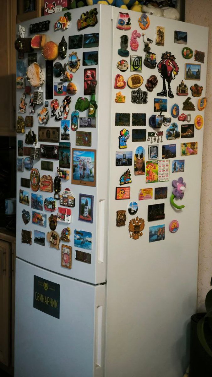 I finally painted the wooden magnets carved on the CNC machine👀 Damn, I love fridge magnets so much