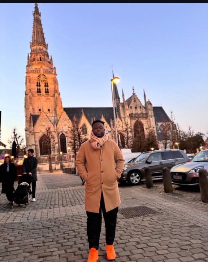 Sir_Umuhirwaa2's tweet photo. Love the way, Ubu muri #Indasi kuja hanze ujanywe n'akazi bitakiri ikibazo , kandi apana Ku baririmvyi gusa 😇
Hosy Irakoze Ami Pro
Journalist 🇨🇵 MC 🇧🇪 https://t.co/86tfTt4r7d