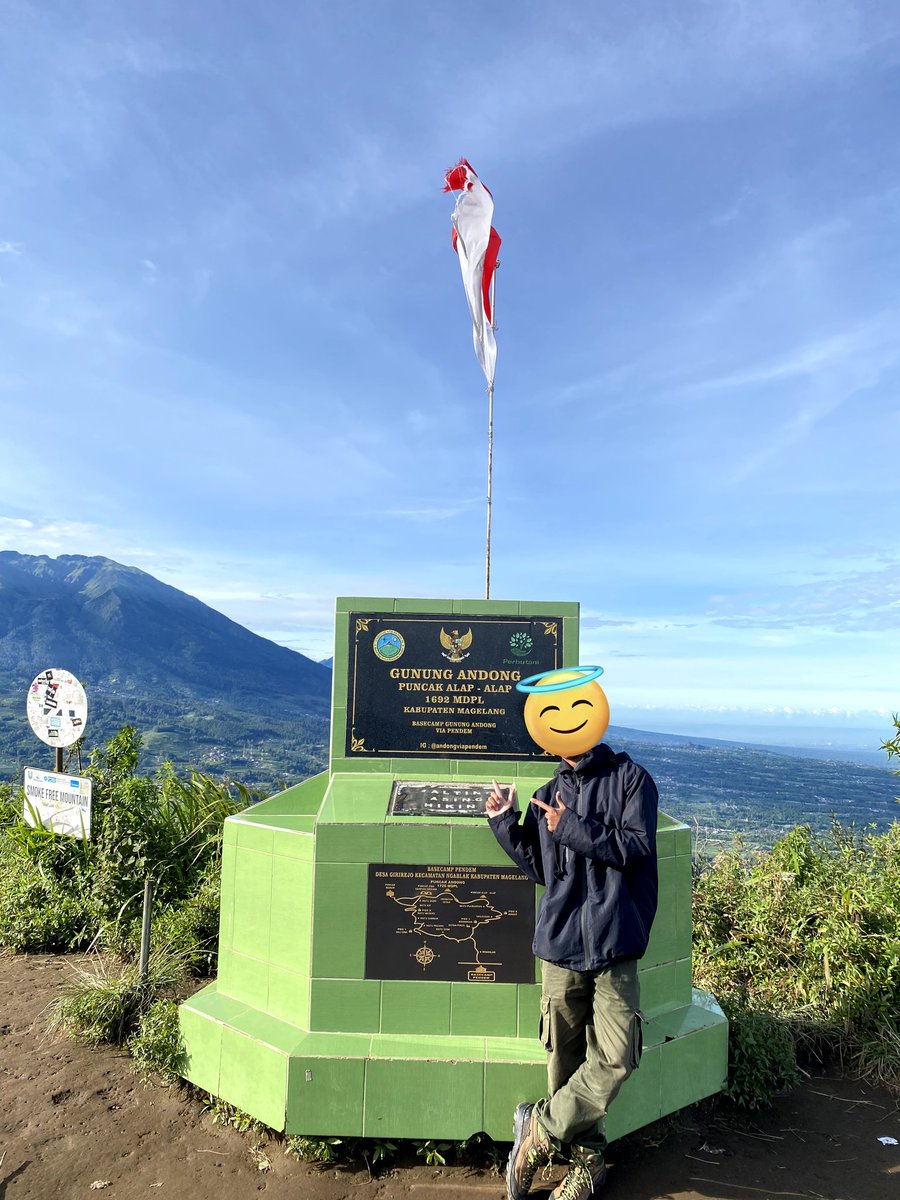 senakjidatt's tweet photo. Habis submit, lanjut summit🔖 https://t.co/sAVkNCZ3gQ