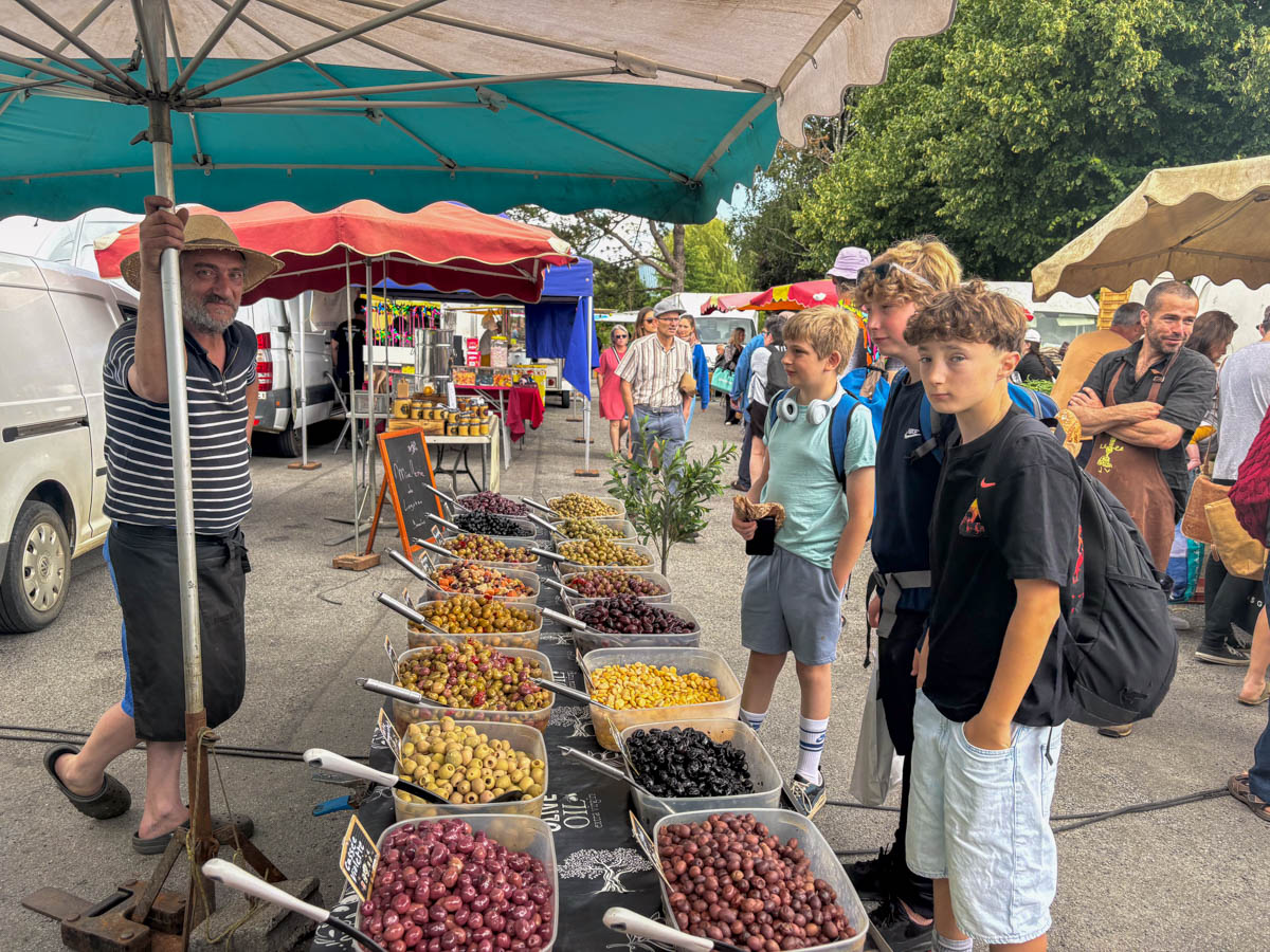 Beautiful Brittany once again welcomed our Year 8 pupils, who thoroughly enjoyed exploring the charming towns of Châteaulin, Locronan, and Concarneau.

truroschool.com/latest-news/ye…