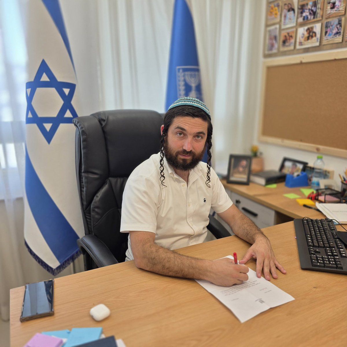 הגשתי כעת הצעת חוק לפיה יוטל כפל עונש על בוזזי רכוש בזמן מלחמה.
מקום מיוחד בגהנום שמור לאלו שבוזזים רכוש מבתים שנעזבו בגלל המלחמה.
בעז"ה בקרוב מקום מיוחד גם בכלא.
