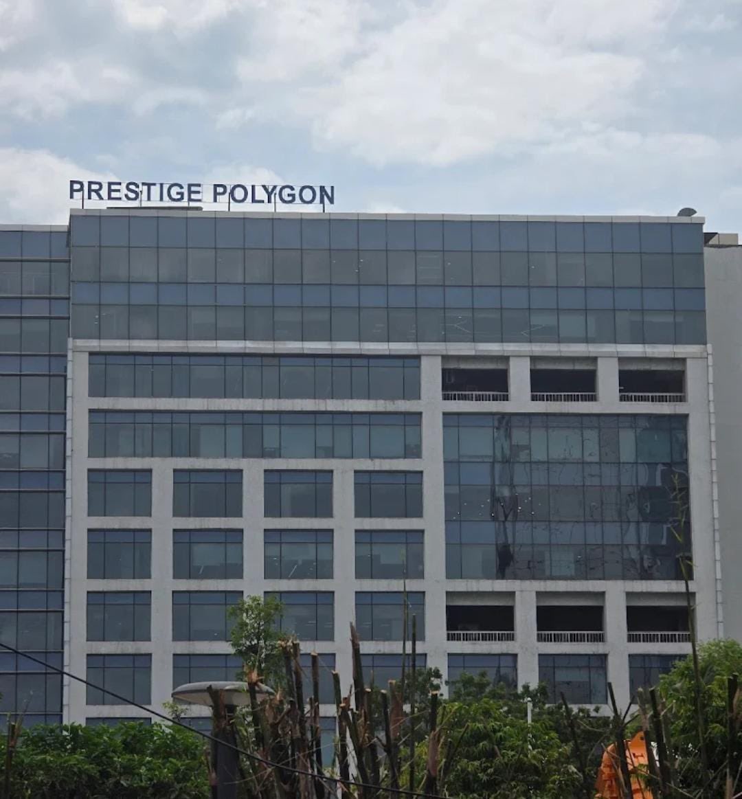 சென்னை தேனாம்பேட்டையில் உள்ள Prestige Polygon என்கிற கட்டிடத்தில் உள்ள Cafeteria வில் உணவு மற்றும் தேநீர் அருந்திய பலருக்கு வாந்தி பேதி ஏற்பட்டு இருக்கிறது. 

12 அடுக்கு கட்டிடத்தில் வாடகைக்கு இருக்கும் பல IT நிறுவனங்கள் தண்ணிர் தொட்டியில் ஏதும் பிரச்சனை இருக்கலாம் என எண்ணி