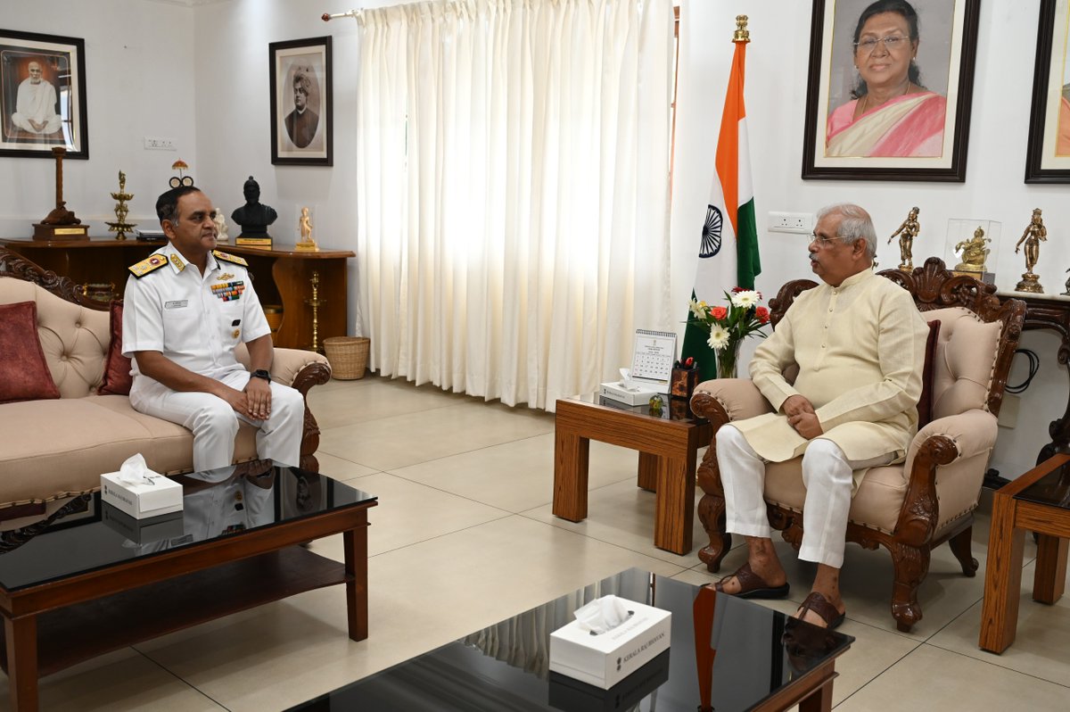 VAdm V Srinivas, PVSM, AVSM, NM #FOCINC #SNC called on Shri Rajendra Vishwanath Arlekar, Hon'ble Governor of #Kerala at Raj Bhavan today and briefed him on key #maritime issues, #coastalsecurity and various initiatives of #IndianNavy  on operational and training aspects.
