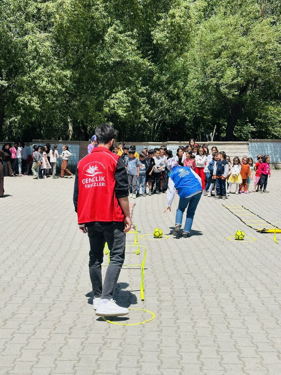 Patnos Gençlik Merkezi (@patnosgm) on Twitter photo Bugün gönüllü gençlerimizle birlikte Çakırbey İlkokulu ve Ortaokulu’ndaki minik kalplerle buluştuk. Oyunlar oynadık, yüzler güldü, gönüller şenlendi. 💫💖
<a href="/OA_BAK/">Dr. Osman Aşkın Bak</a> <a href="/gencliksporbak/">Gençlik ve Spor Bakanlığı 🇹🇷</a> Bugün gönüllü gençlerimizle birlikte Çakırbey İlkokulu ve Ortaokulu’ndaki minik kalplerle buluştuk. Oyunlar oynadık, yüzler güldü, gönüller şenlendi. 💫💖
<a href="/OA_BAK/">Dr. Osman Aşkın Bak</a> <a href="/gencliksporbak/">Gençlik ve Spor Bakanlığı 🇹🇷</a>