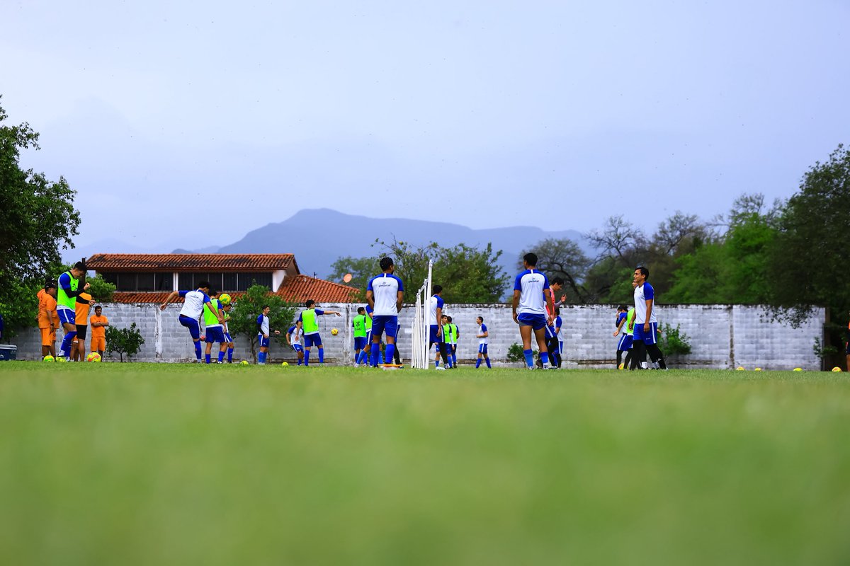 𝐂𝐋𝐈𝐌𝐀 𝐄𝐔𝐑𝐎𝐏𝐄𝐎🙂‍↔️🌧️

#CorreXTusVenas🧡💙🤍