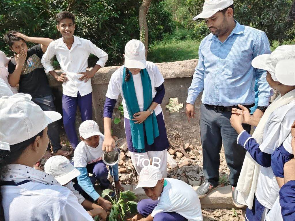 #ToB_EcoClub_Activity
बदलेंगे हम तस्वीर जहाँ की,
स्वच्छ, सुन्दर परिवेश बनाएंगे।
पर्यावरण संरक्षण है आवश्यक,
जन जन तक संदेश पहुचायेंगे।।

➡️ उत्क्रमित उच्च माध्यमिक विद्यालय घोषरामा, हायाघाट, दरभंगा
