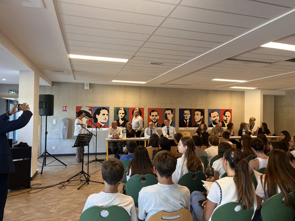 Collège Stilettu tweet media