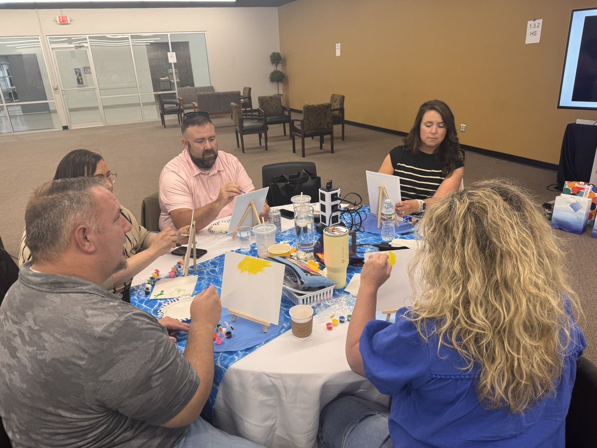 Dr. Holly 🆂🅲🅷🆁🅰🅶🅴 tweet media