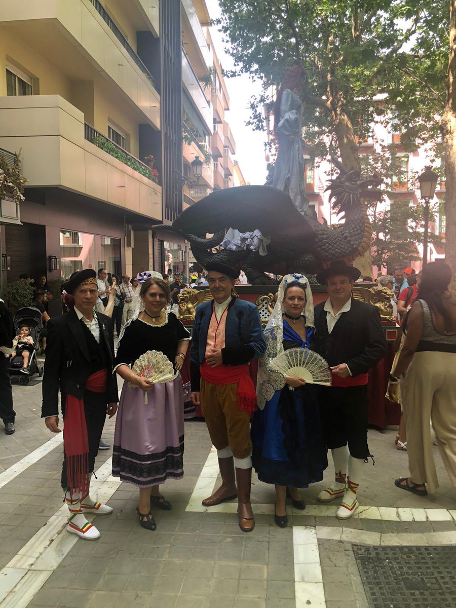 Trajes tradicionales granadinos en la procesión del #Corpus de #Granada. #RegióndeGranada, tradiciones propias.