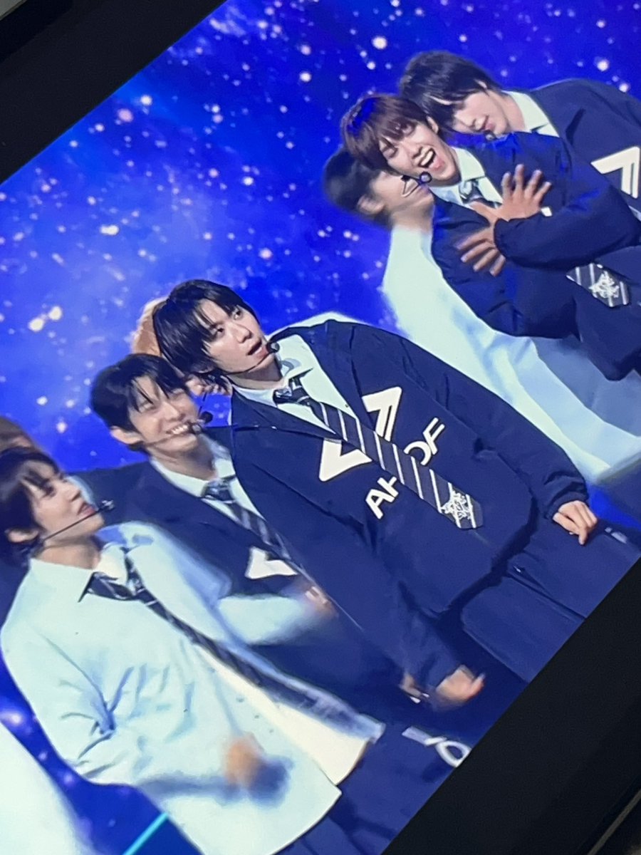flappybernsss's tweet image. I’M EMOTIONALLY HAPPY AND PROUD OF YOU OUR NINE!
AHOFs 1ST STAGE AT MYKFESTA
#AHOF_MyKFESTA2025
#마이케이_아홉첫무대
#마이케이페스타
@ahof_official