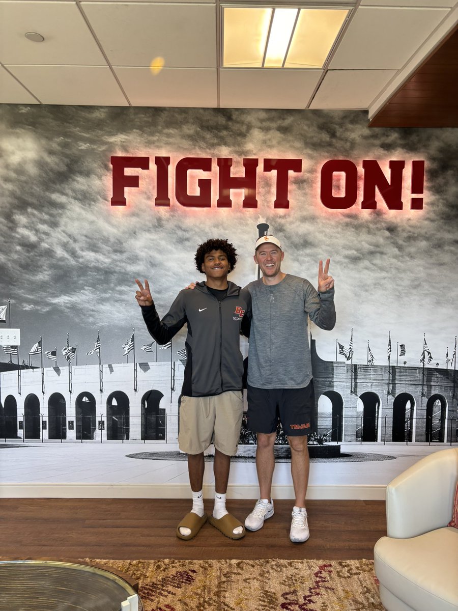 Thank you to <a href="/uscfb/">USC Football ✌️</a> &amp; <a href="/LincolnRiley/">Lincoln Riley</a> for the hospitality!!