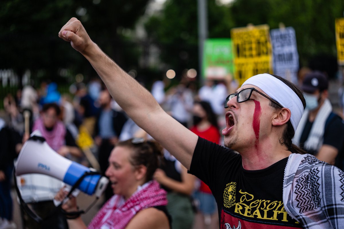 Eric Lee (@erjlee) on Twitter photo Last night near the White House as demonstrators opposing U.S.-involvement in a conflict between Israel and Iran held a rally. For <a href="/nytimes/">The New York Times</a> Last night near the White House as demonstrators opposing U.S.-involvement in a conflict between Israel and Iran held a rally. For <a href="/nytimes/">The New York Times</a>