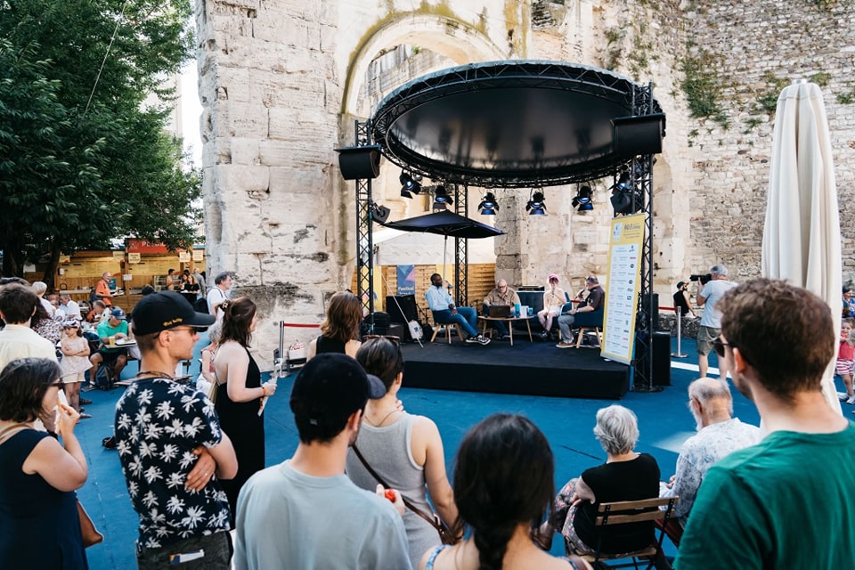 Crock Radio (@crockradio) on Twitter photo Jazz à Vienne en direct
Du 26 juin au 11 juillet, Crock Radio vous donne rendez-vous de 18h15 à 19h sur le kiosque de l'esplanade de Cybèle, pour radio <a href="/jazzavienne/">Jazz à Vienne</a>.
crockradio.com/article-788-ja… Jazz à Vienne en direct
Du 26 juin au 11 juillet, Crock Radio vous donne rendez-vous de 18h15 à 19h sur le kiosque de l'esplanade de Cybèle, pour radio <a href="/jazzavienne/">Jazz à Vienne</a>.
crockradio.com/article-788-ja…